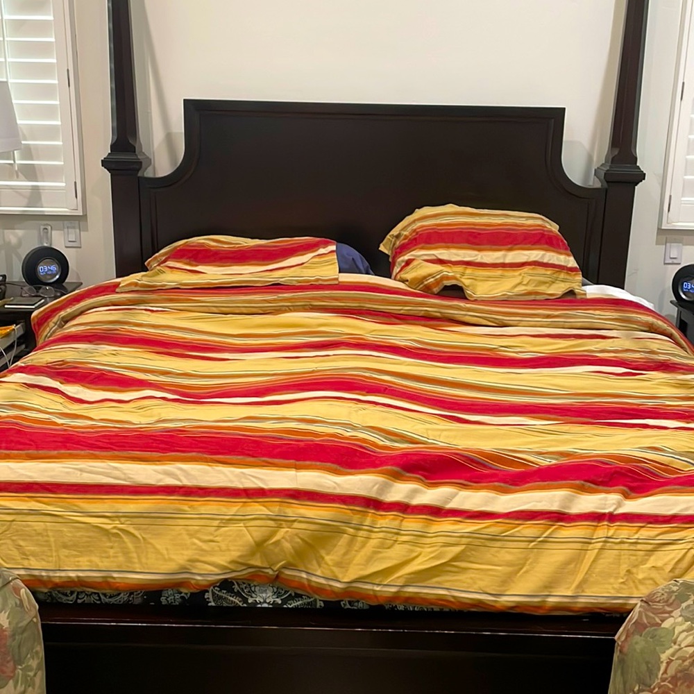 Pottery barn, king size, duvet, cover, and pillow shams.